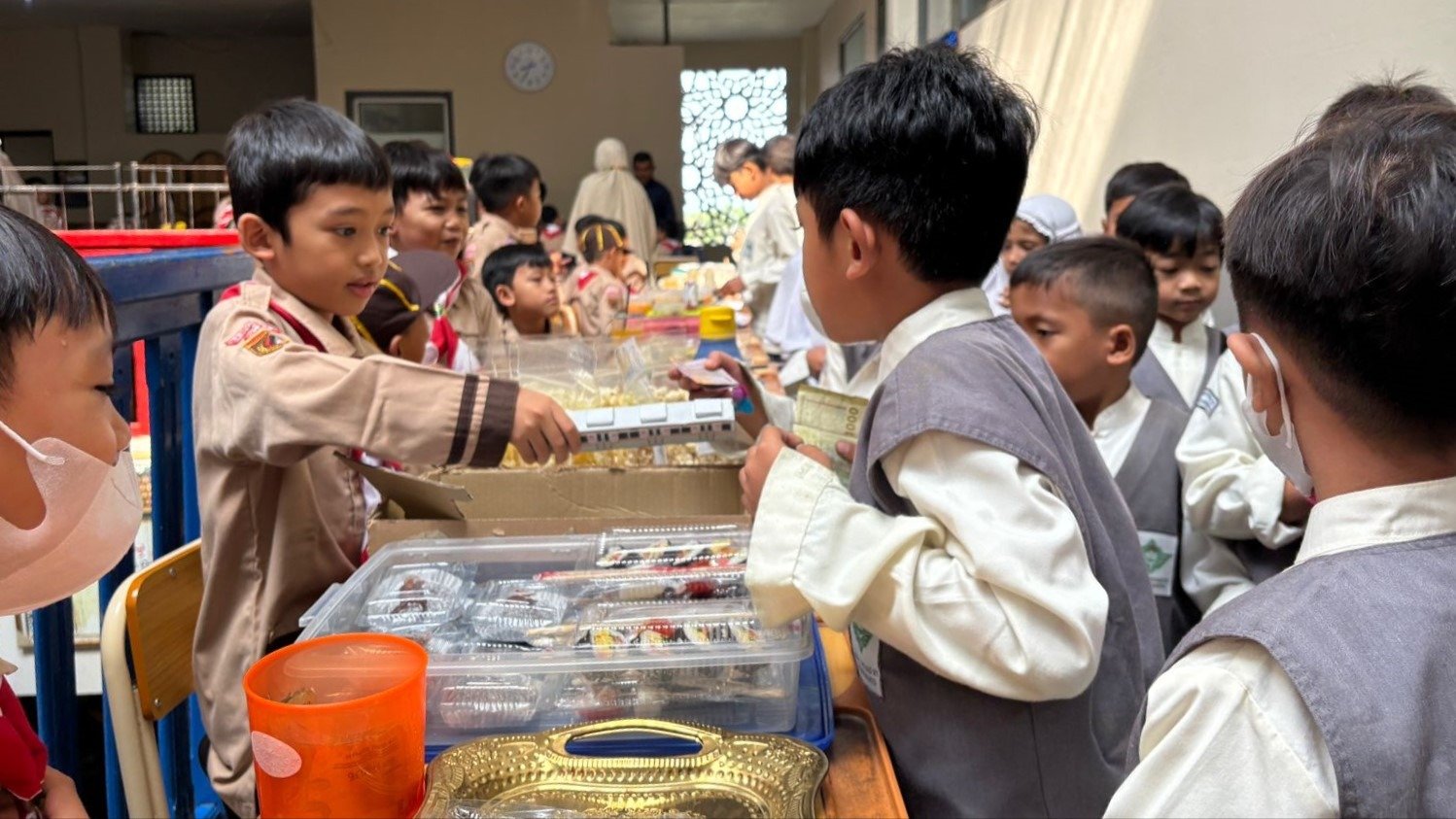 Bazar Siaga Latih Jiwa Wirausaha Siswa Kelas 3 SD Al Irsyad Al Islamiyyah 01 Purwokerto